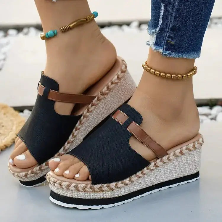Capri Wedge Slide Sandal Carbon Black / 6